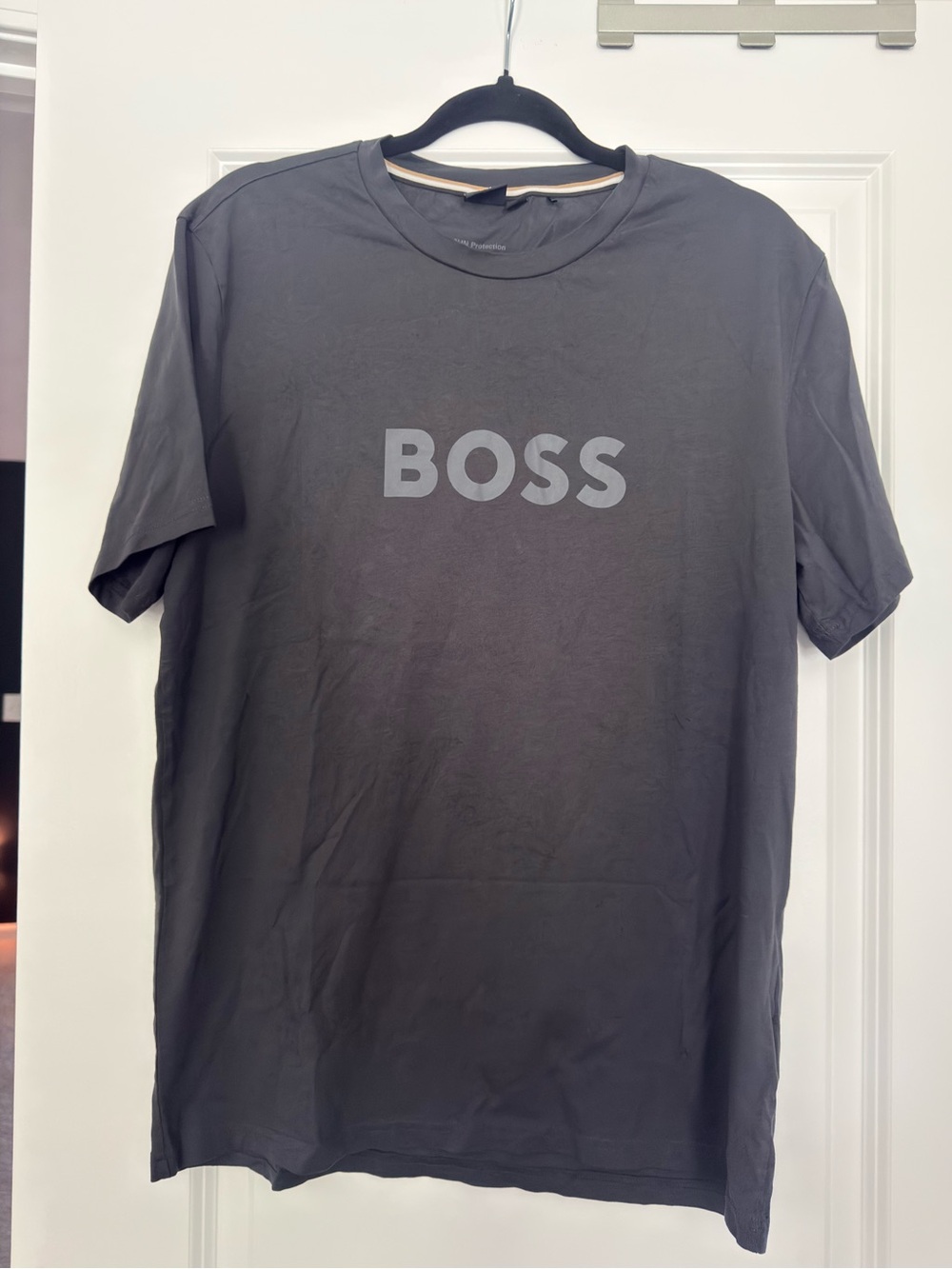 BOSS Men's Short Sleeve Logo Tee in Charcoal Gray